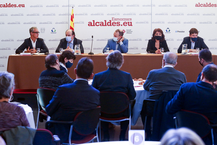 Joaquim Bosch, Josep Eladi Baños, Joan Carles Rodríguez, Anna Erra i Oriol Sagrera, durant l'acte d'aquest dijous