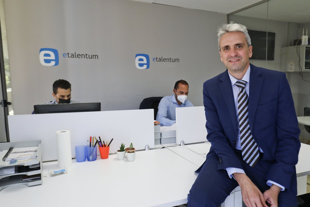 Jaume Alemany, soci fundador i director d'expansió d'Etalentum, a la seu del grup, a Vic