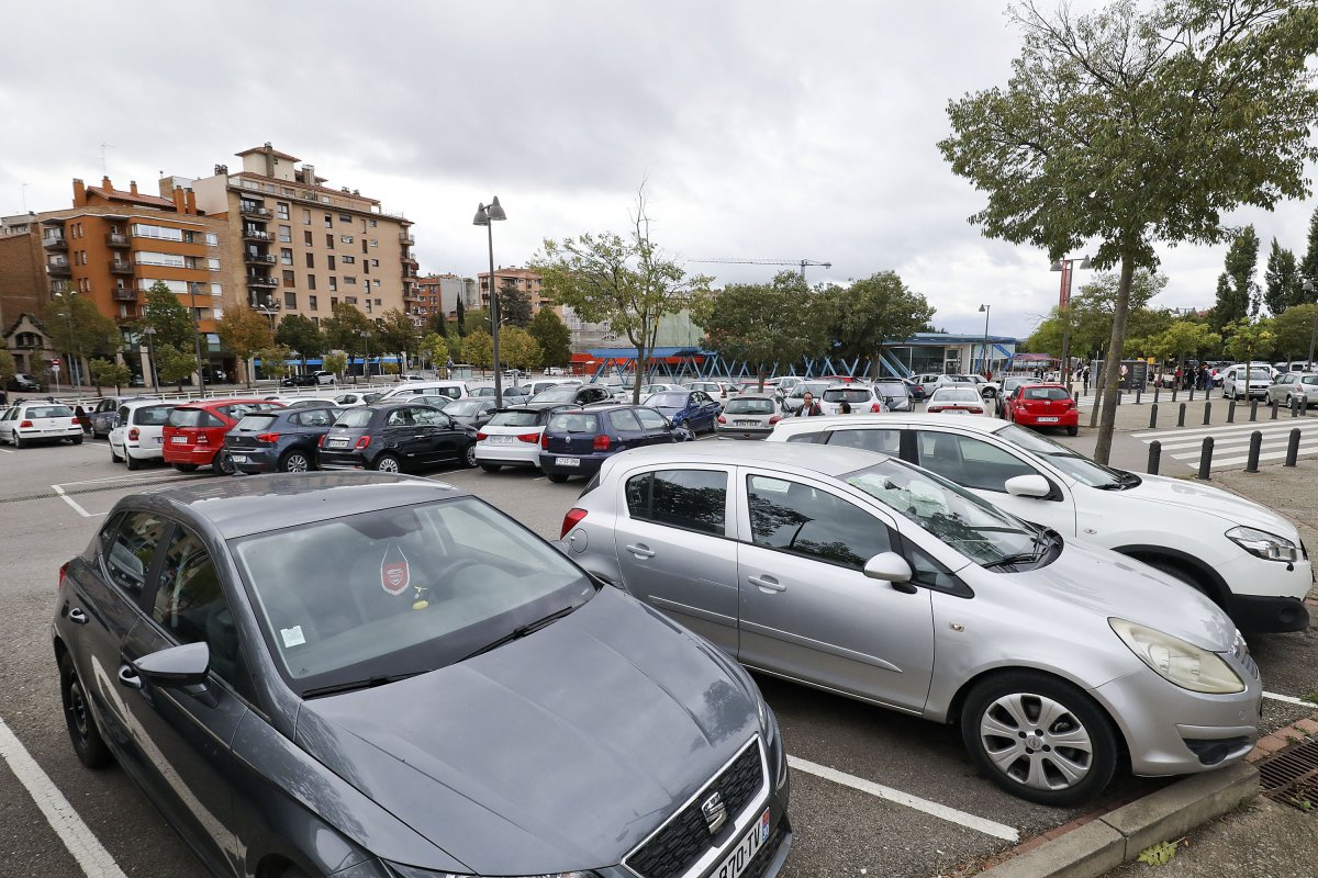 L'aparcament proper a l'estació de tren es vol reconvertir en un 'Park&Ride'