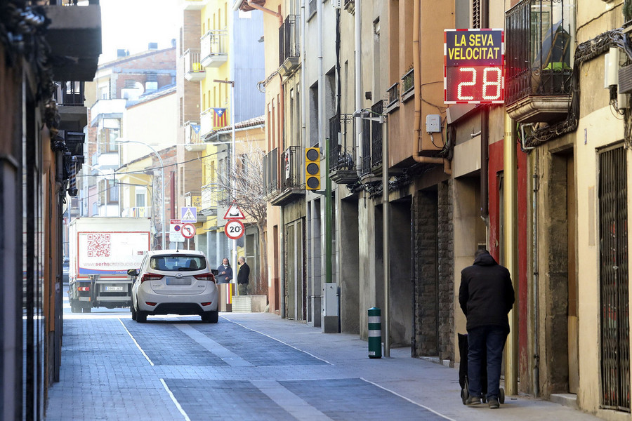 El radar i el semàfor del carrer Sant Bartomeu, al febrer quan es va instal·lar en període de proves
