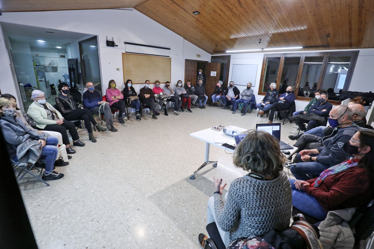 Una trentena de veïns es van reunir dijous a l'aula de cultura