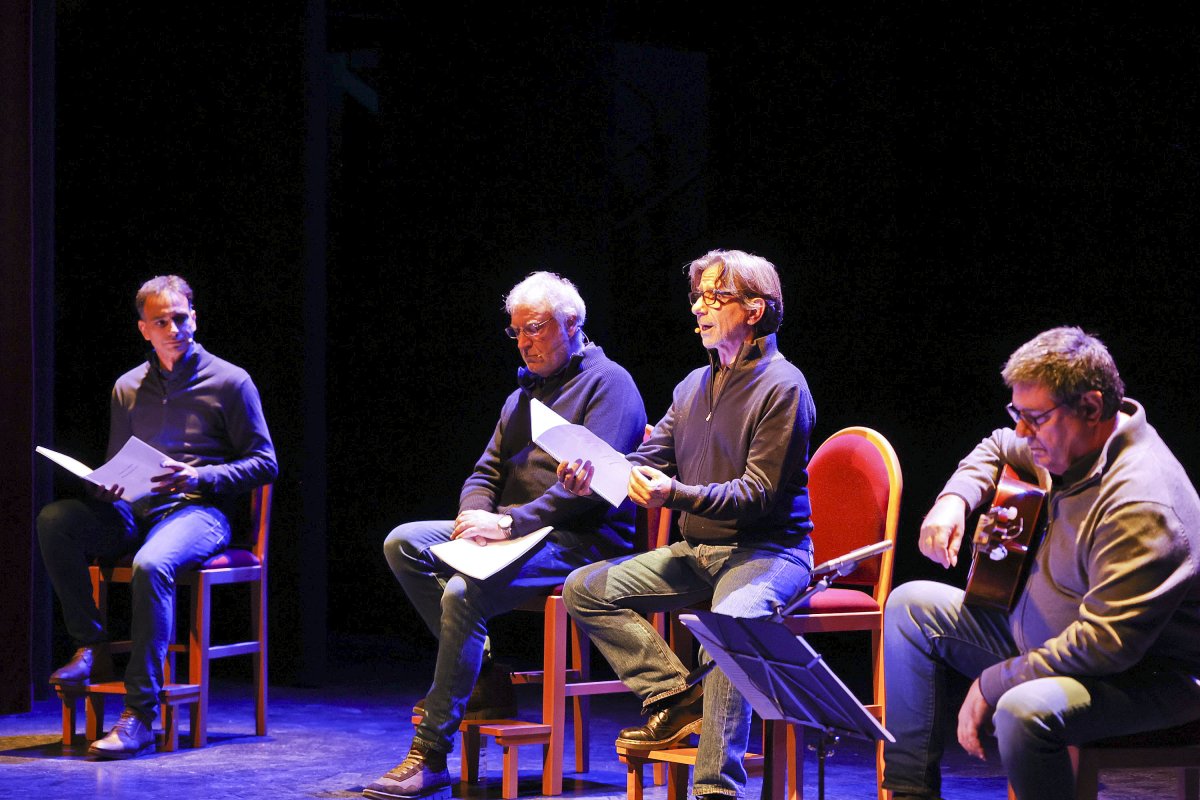 D'esquerra a dreta, Roger Canadell, Jordi Bosch, Jordi Boixaderas i Xavier Bosch, en el recital al Teatre Eliseu