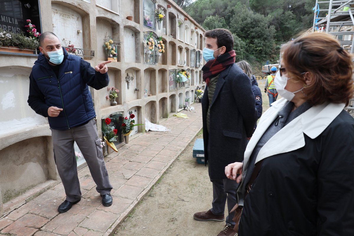 Marrodán amb Marc Santos, de la funerària Monserdà, en una visita a les obres dimecres al matí