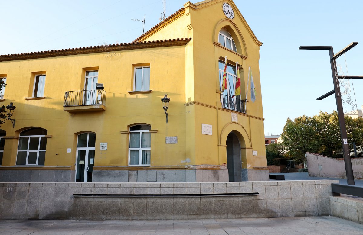 La font ornamental de l'Ajuntament de Montmeló està aturada