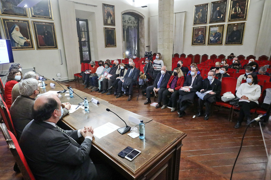 La presentació del llibre a la Sala de la Columna. En primer terme, Josep Eladi Baños, coautor de l'estudi