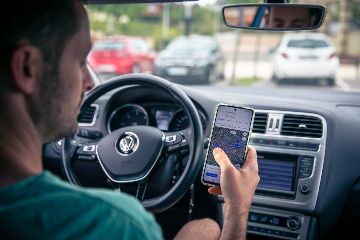 Actualment el mòbil és una eina imprescindible en la comunicació entre les persones, però pot resultar letal si l'utilitzem mentre conduïm