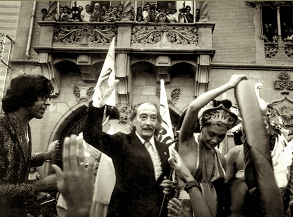 JIM, a l'esquerra, amb Salvador Dalí l'any 1974 a Granollers