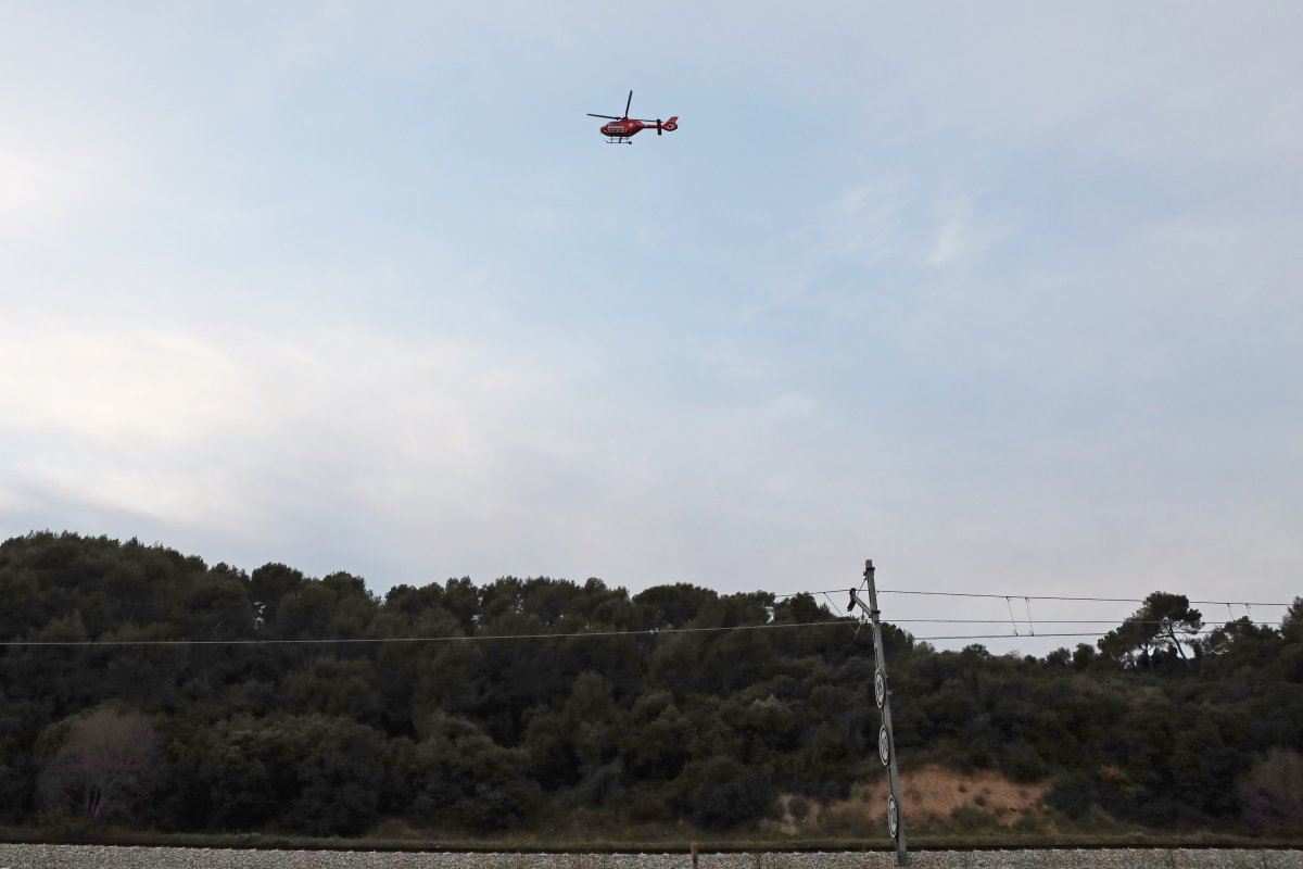 Un helicòpter fent recerca a la zona de la serra de Ponent, a Granollers