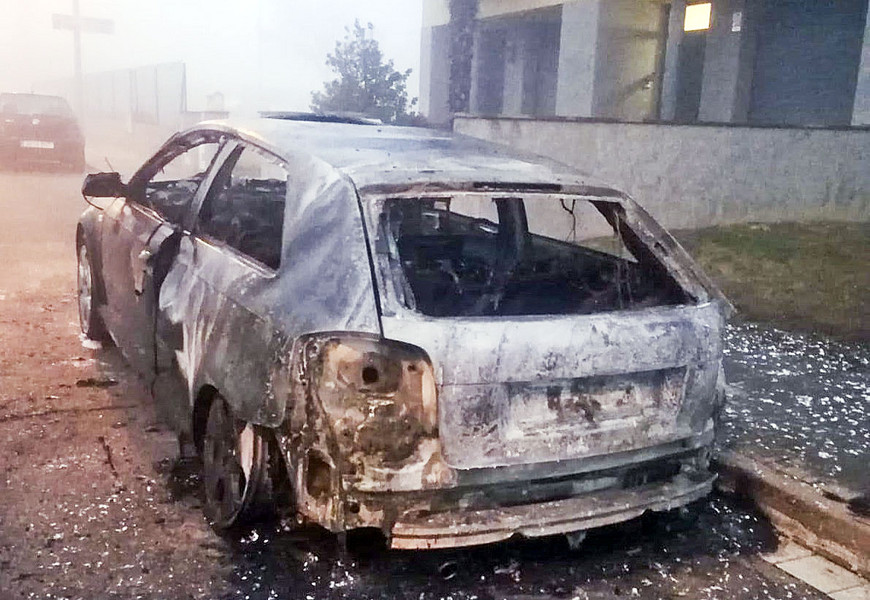 Un dels vehicles cremats