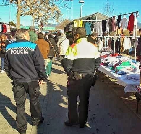Agents de la Policia Local i dels Mossos en el dispositiu d'aquest diumenge