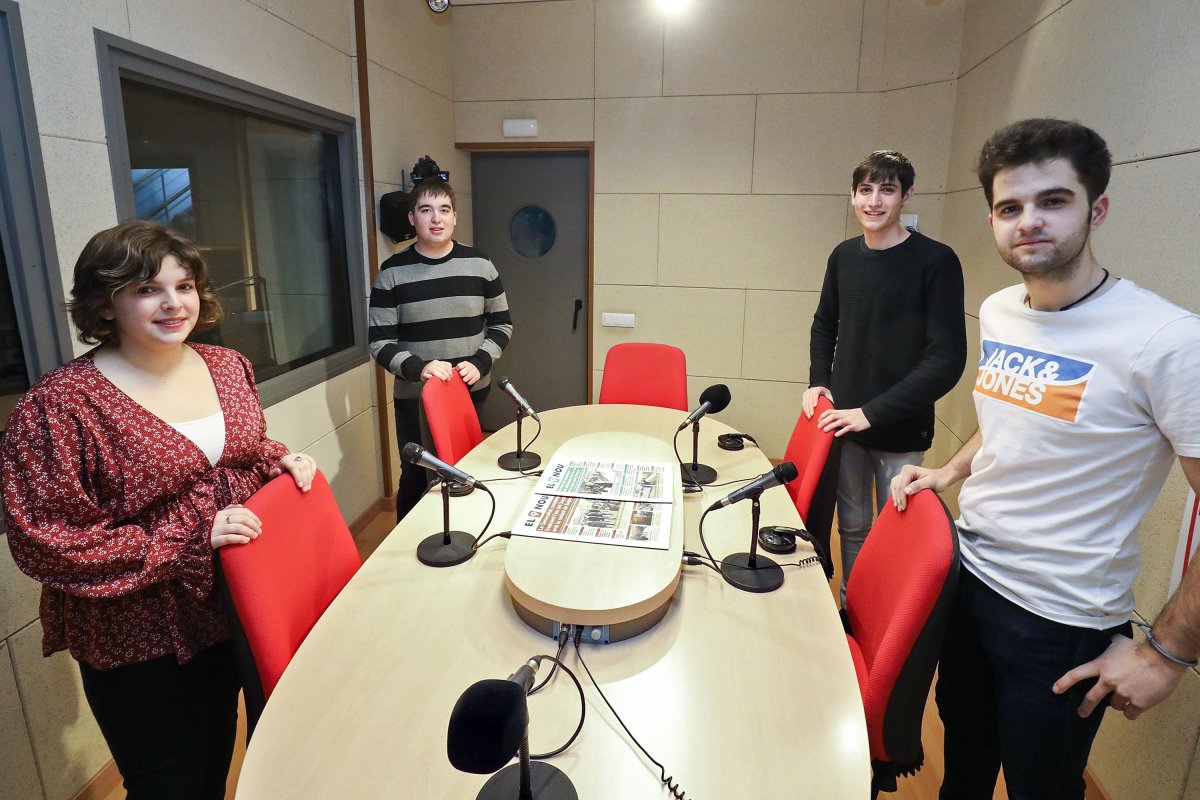 Júlia Vilaró, Jordi Palau, Miquel Giol i Eudald Puig, als estudis d'EL 9 FM