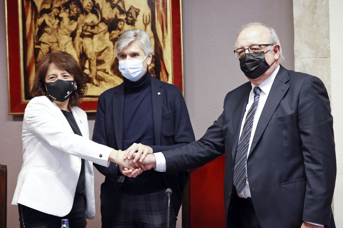 Anna Erra, Josep Maria Argimon i Antoni Molas, dimecres en el moment de signar l'acord