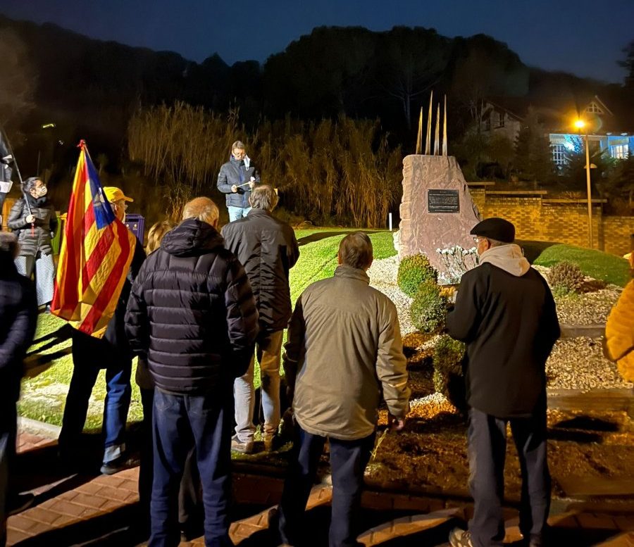 Un moment de la commemoració a la plaça de la República