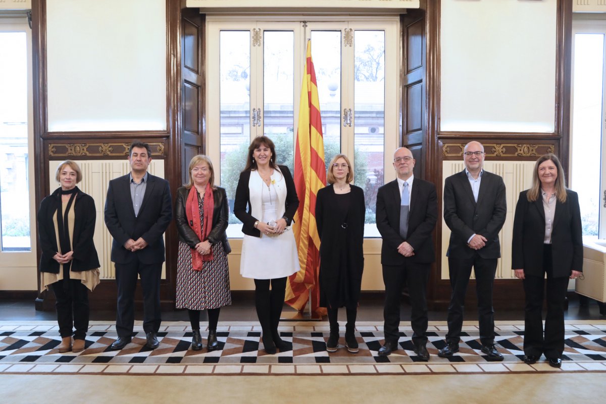 Els membres del nou consell de govern amb Borràs. Noguera, segon per l'esquerra i Garriga, tercer per la dreta