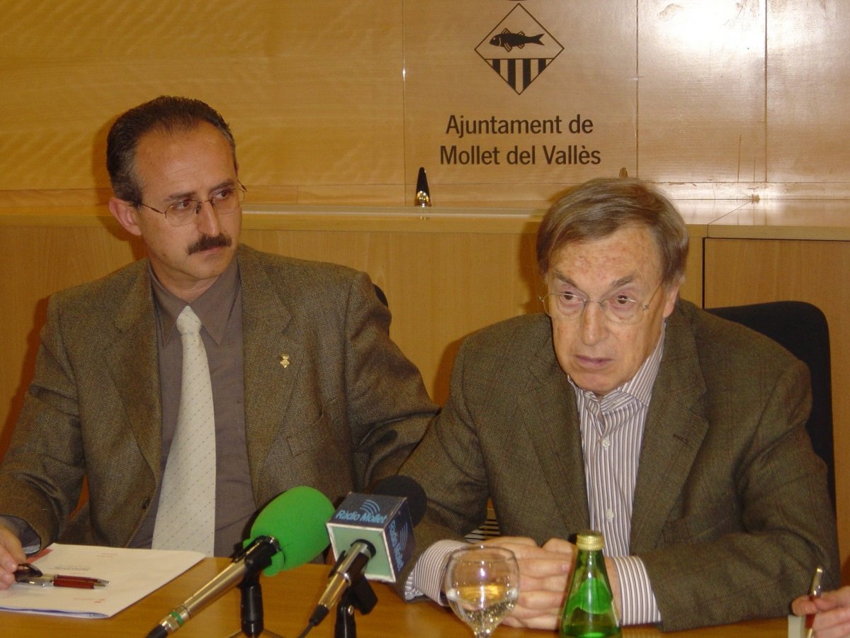 Solé Tura amb l'alcalde Monràs en una imatge de l'any 2005