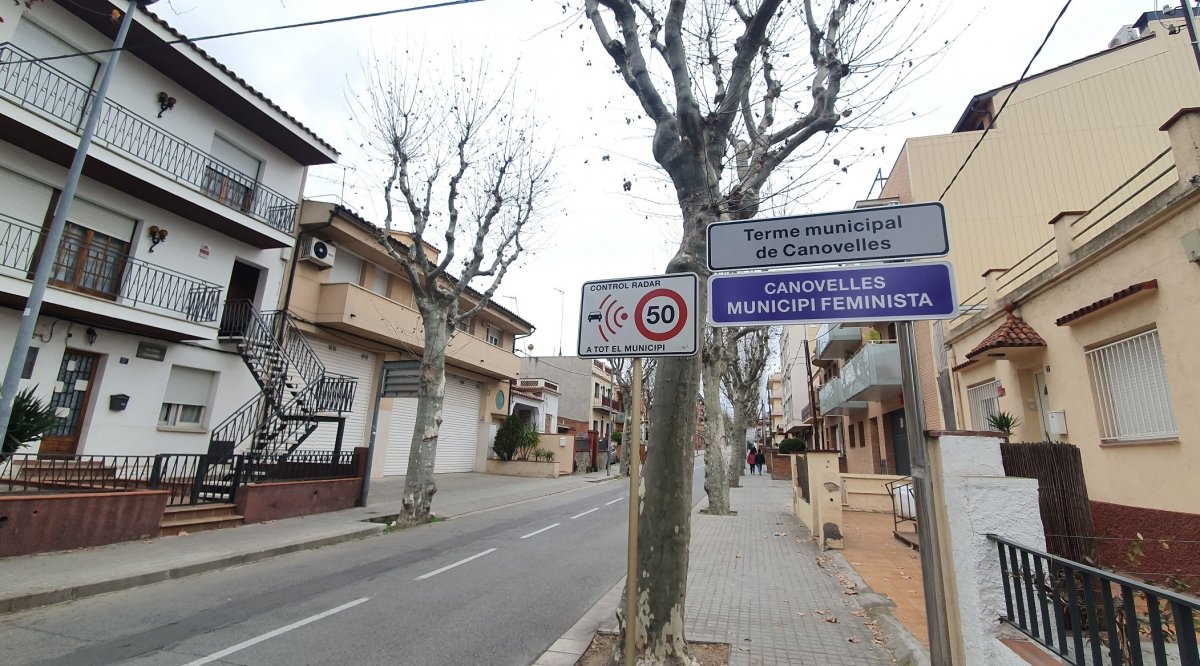 La senyal de l'avinguda de Canovelles, al límit amb Granollers