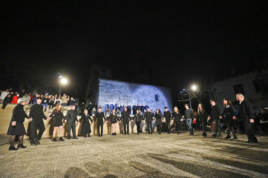 Un moment de la representació del Divino, el 2002, dissabte de Rams a la plaça de l'Església de Sant Vicenç