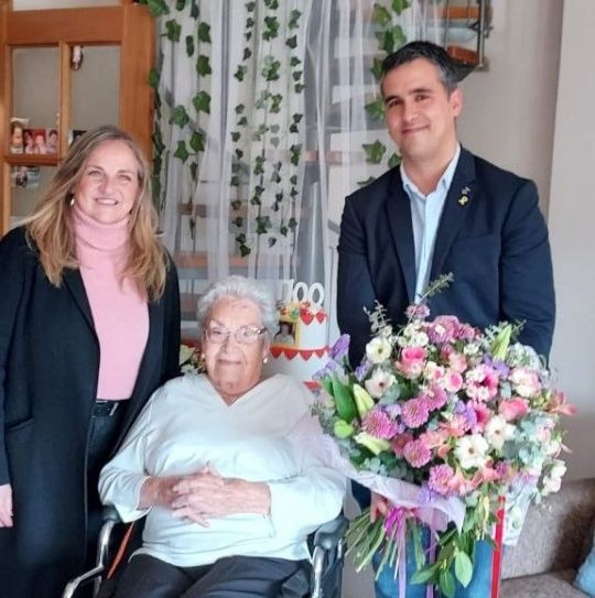 Sant Celoni fa un reconeixement a Joaquima Torrent en el seu centenari - El  9 Nou