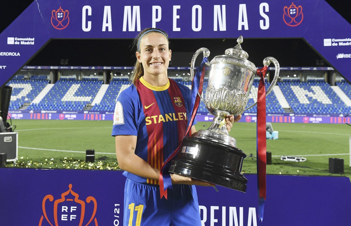 Alexia Putellas amb la Copa del Rei que va culminar el triplet amb el Barça de la temporada passada