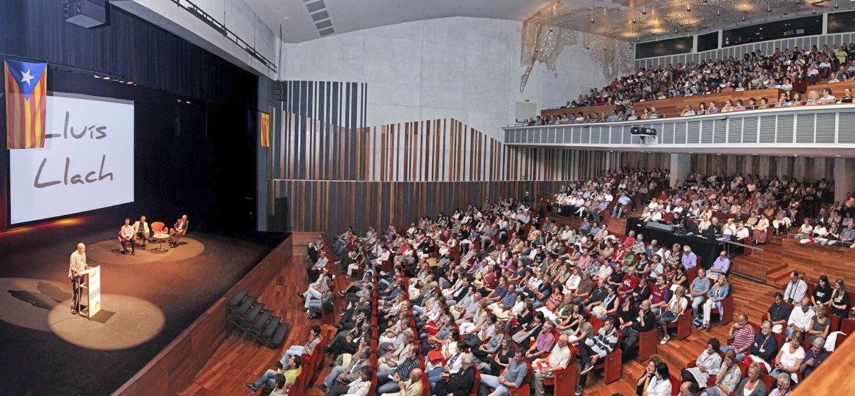 La presentació d'Osona per la Independència, el 23 de setembre de 2011, va fer petita L'Atlàntida de Vic. Més de 1.000 persones van omplir la Sala Ramon Montanyà, primer, i la Joaquim Maideu, on es podia seguir amb una pantalla gegant
