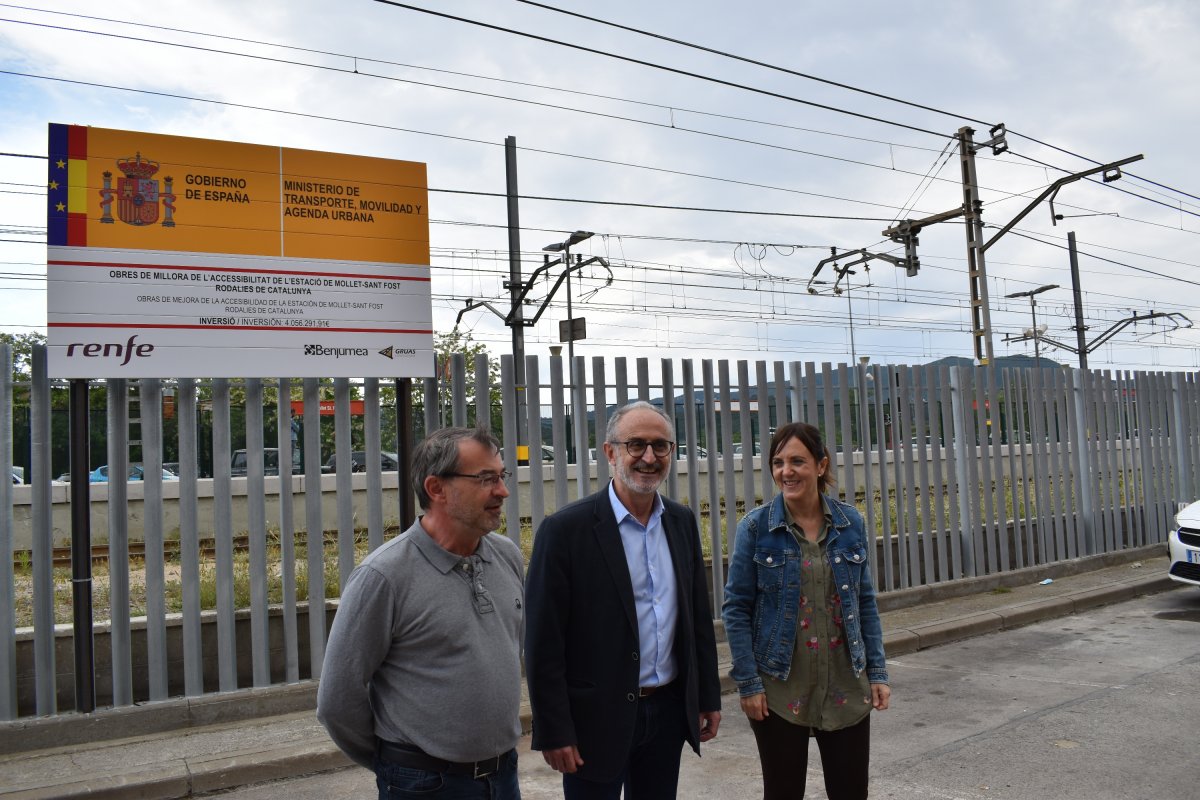 Monràs, amb la primera tinent d'alcalde, Mireia Dionisio i el regidor de Modernització i Qualitat de Serveis, Xavier Buzón