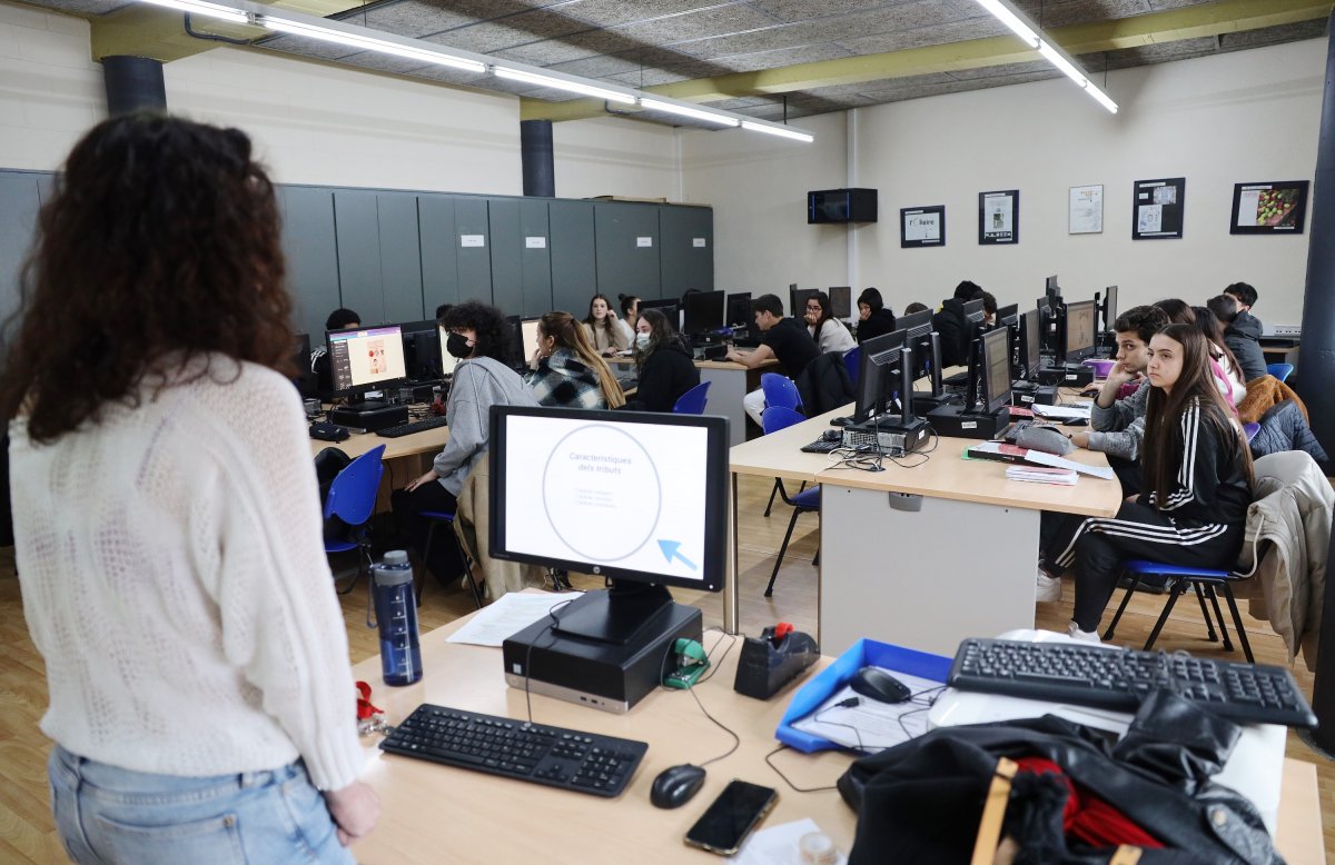 Alumnes d'un cicle formatiu a l'institut Carles Vallbona, a Granollers