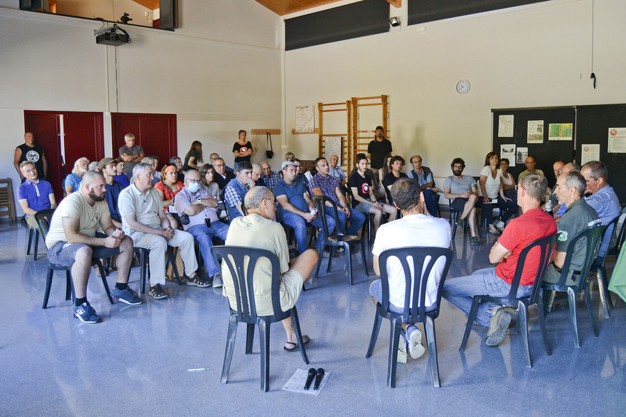 Un moment del debat sobre el llop a Santa Eulàlia de Puig-Oriol