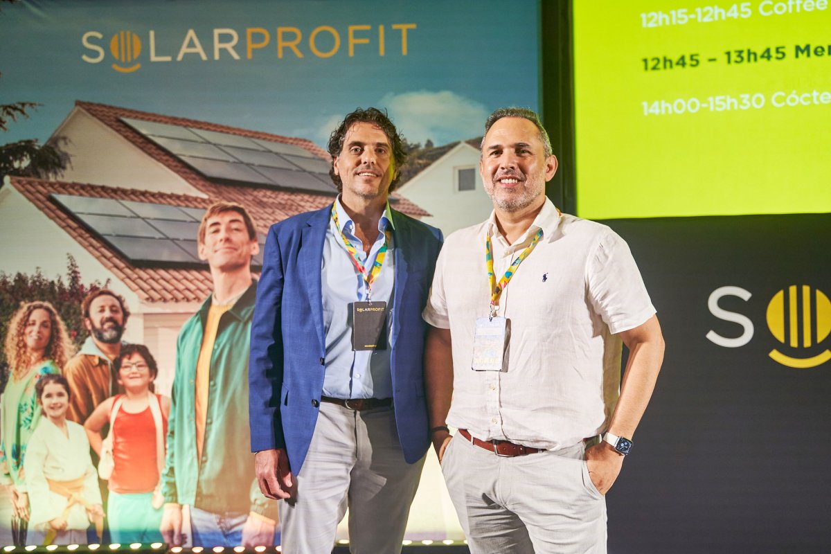 Els fundadors de SolarProfit, Òscar Gómez i Roger Fernández, durant el Dia de l’Inversor d’aquest dimarts