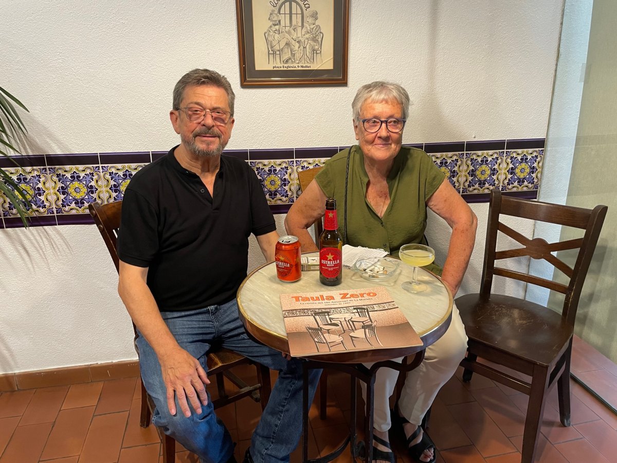 Joan Antoni Salom i Marina Duñach a la taula zero de l'exposició de la Marineta aquest divendres