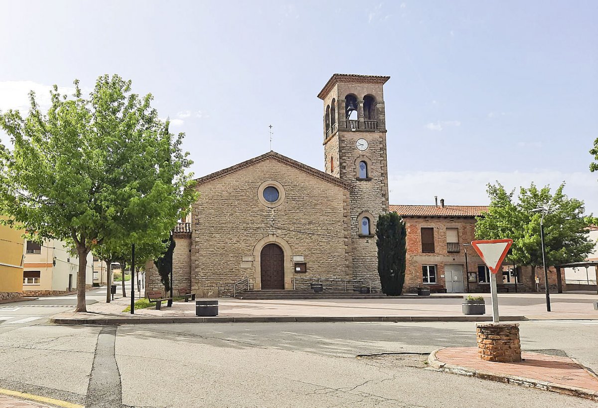 Imatge de l'església de Sant Miquel dels Sants, que dona nom al poble actualment