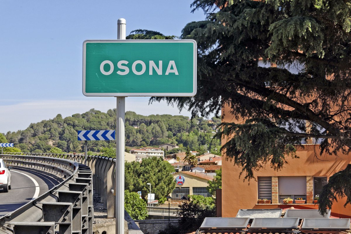 Un cartell del límit entre el Vallès i Osona al peu de la C-17