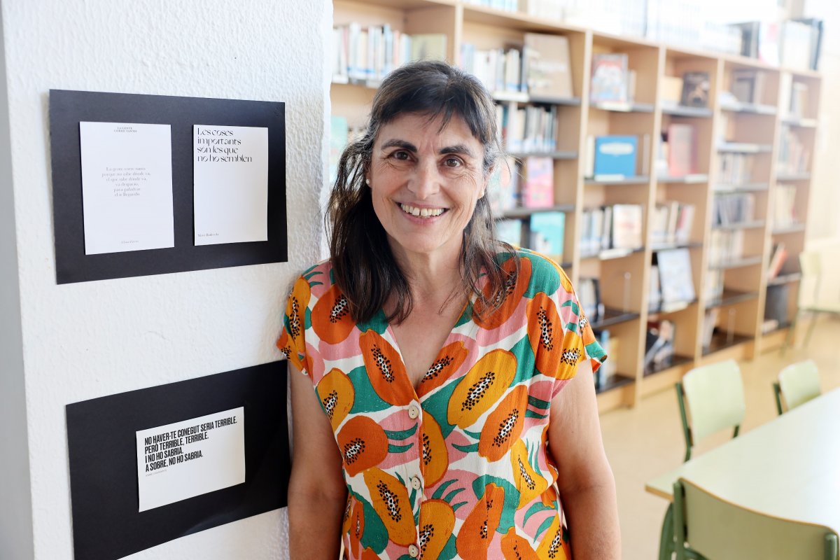 Teresa Pou, a la biblioteca de l’institut Arquitecte Manuel Raspall, que ara porta el seu nom