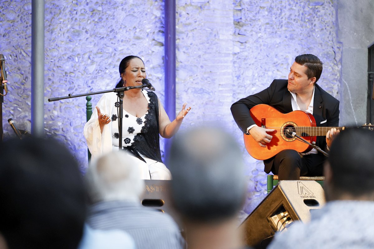 Amparo Heredia, 'La Repompilla', amb el guitarrista Kiki Corpas, en la seva actuació als jardins de Can Puget