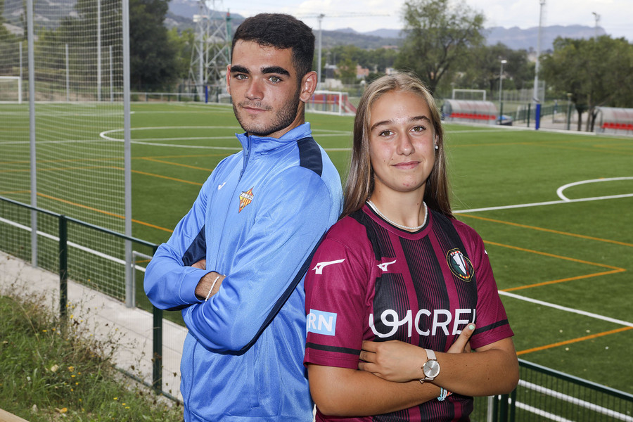 Marc Roquet i Laia López, joves promeses del futbol osonenc s'estrenen al Tona i al Vic Riuprimer respectivament