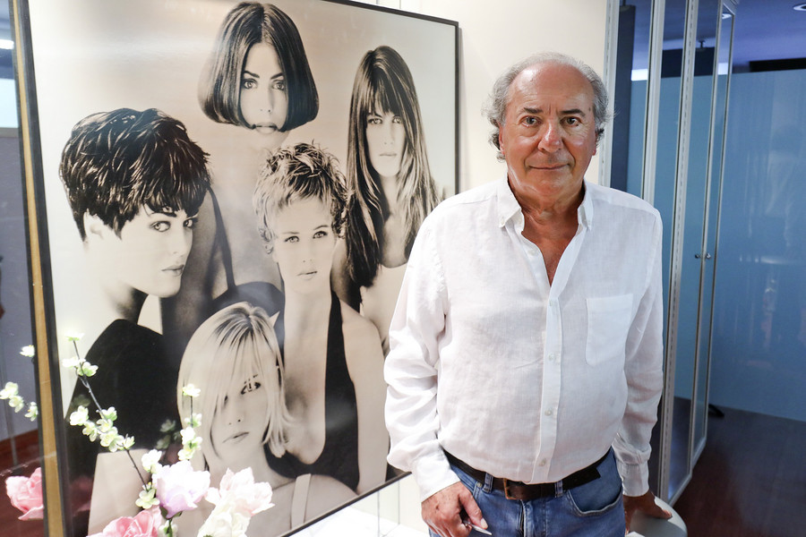 Josep Casals, a la perruqueria del carrer Verdaguer