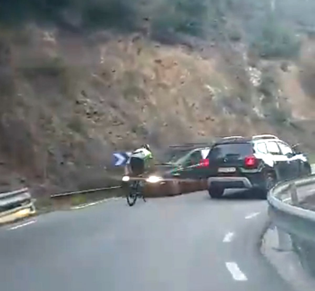 El ciclista es va accidentar en topar frontalment contra un cotxe a Campins
