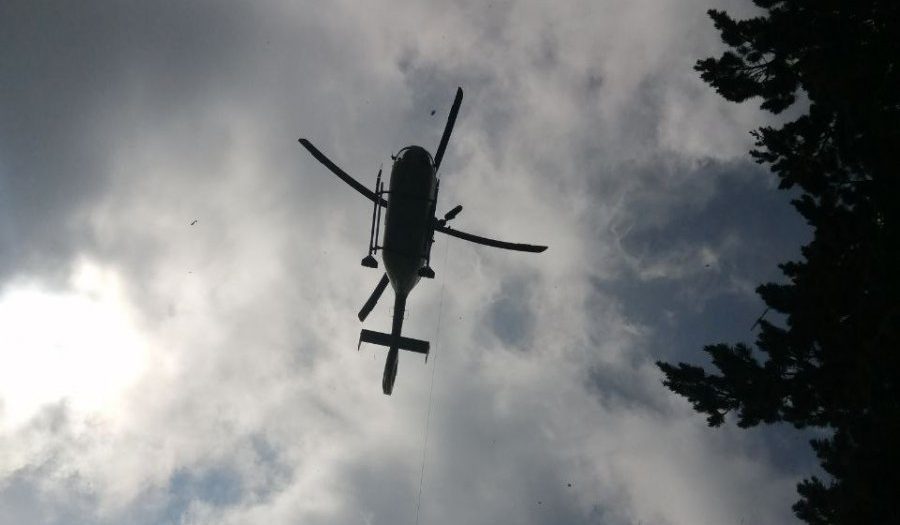 L'helicòpter dels GRAE durant un rescat