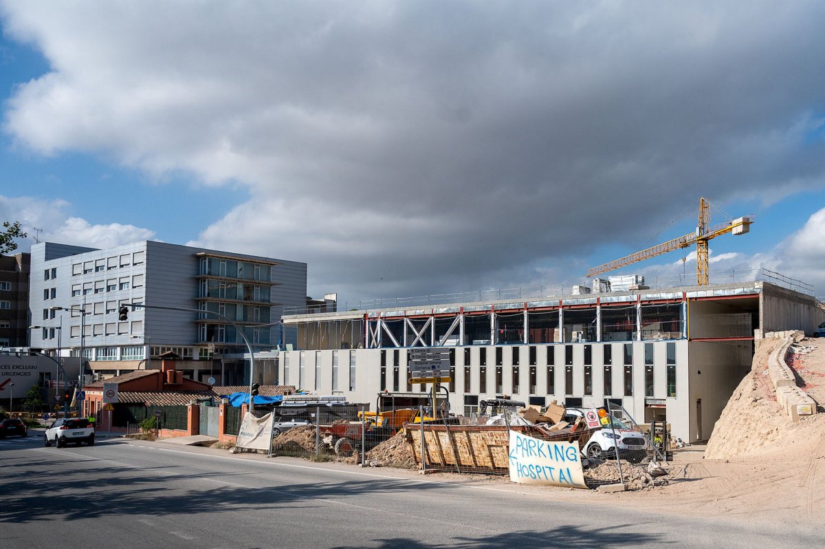El nou edifici de l'Hospital en una imatge d'aquest estiu
