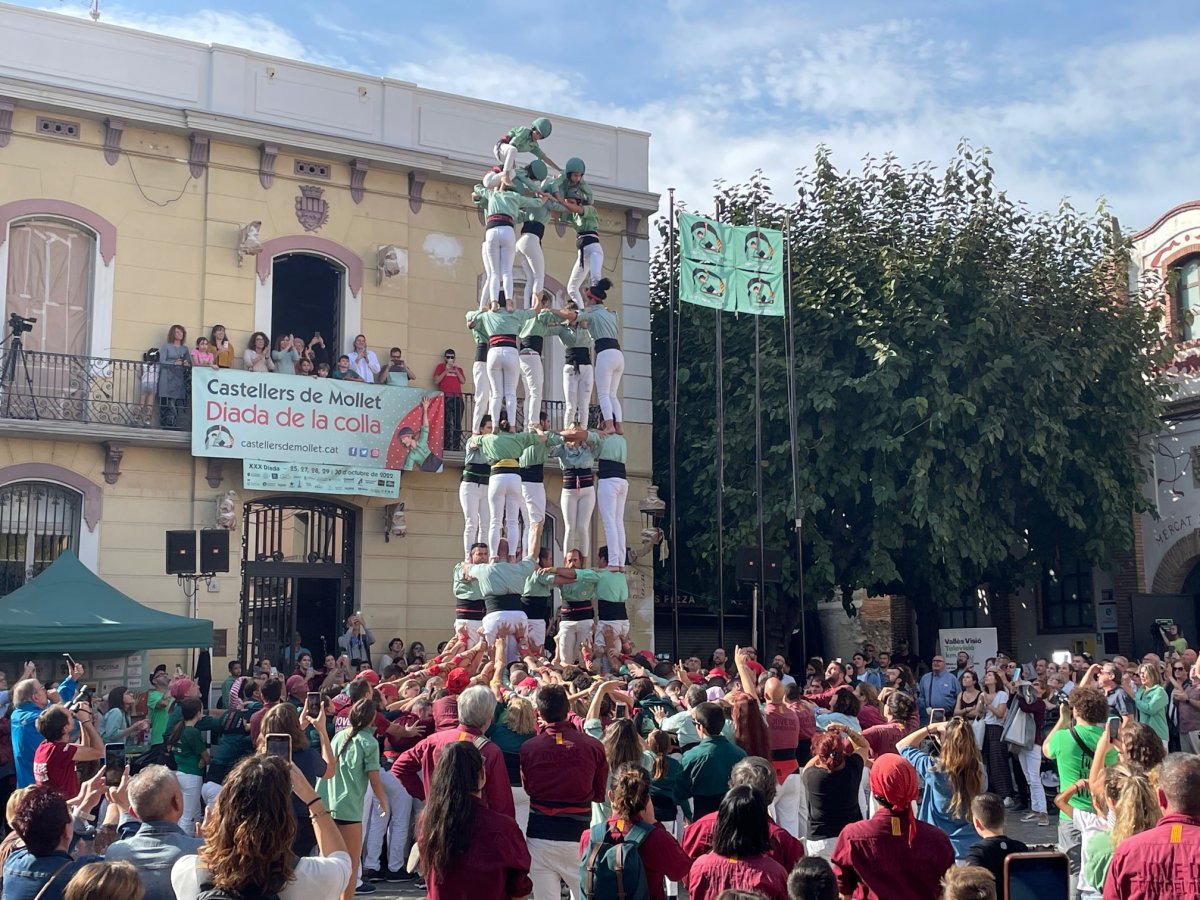 El 5de 7 dels Castellers de Mollet en la segona ronda