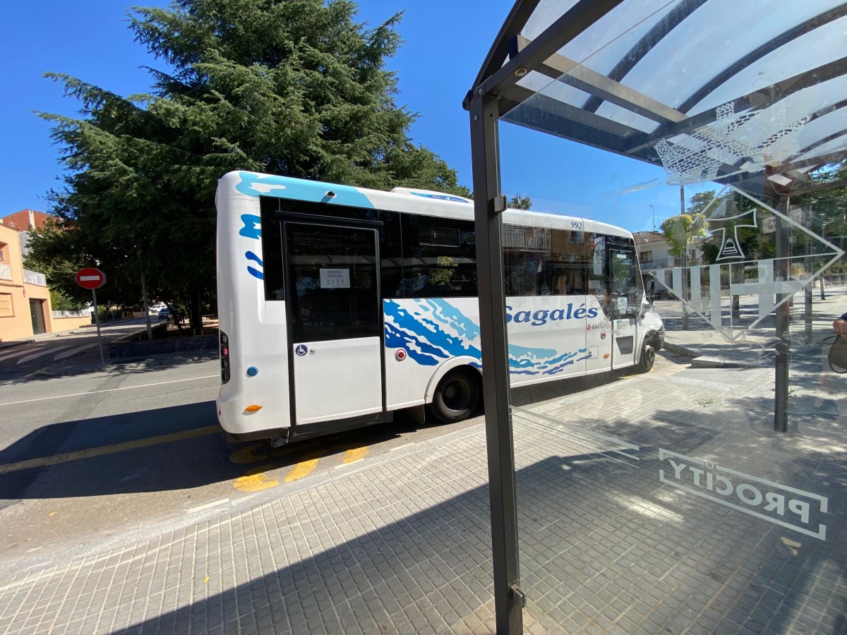 Un autobús de la línia entre Sant Pere, Sant Antoni i Llinars