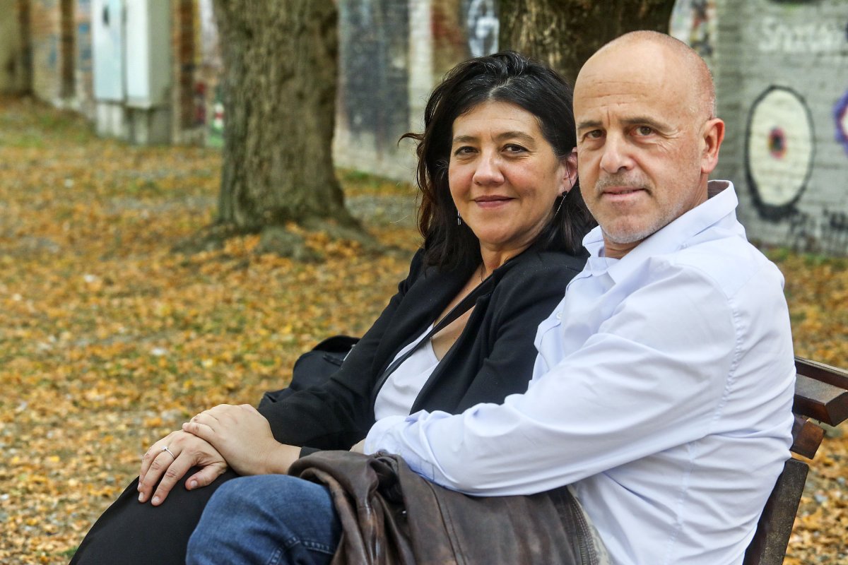 Cristina Losilla i Joan Campdelacreu, al parc de Can Forcada de Vic. L'Helena s'hi ha gronxat moltes vegades i hi continua anant sovint
