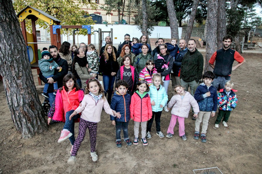 El grup de famílies que s’ha organitzat a Castellterçol per reclamar més hores de pediatria