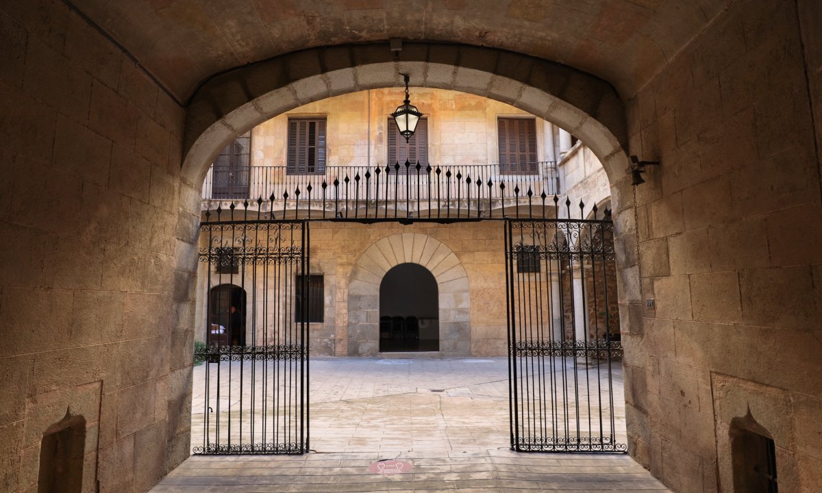 L'entrada al Castell Nou de Llinars