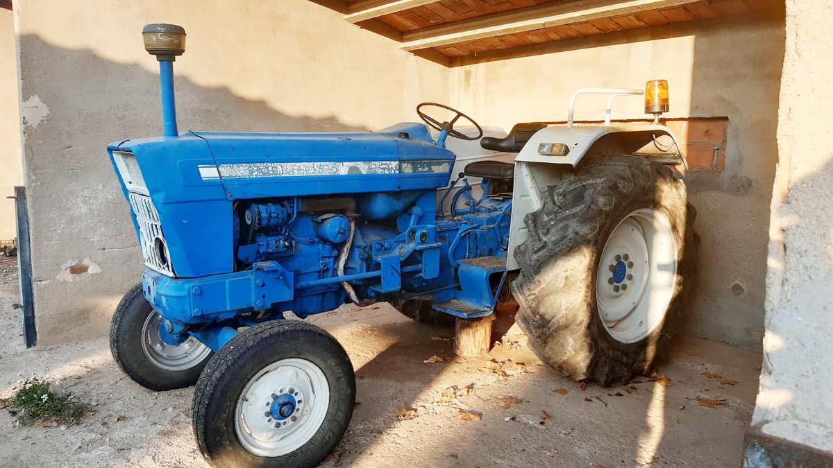 El tractor és un Ford d'uns 40 anys d'antiguitat