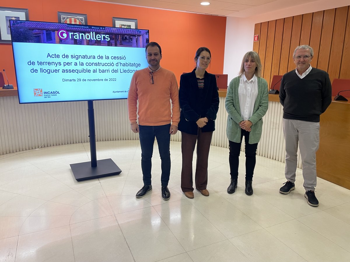 Representants de l'Ajuntament i de l'Agència de l'Habitatge aquest dimarts a la sala de plens