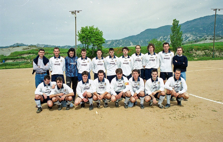 L'equip del Rupit que va aconseguir l'ascens al camp de la Santperenca la temporada 2001-2002