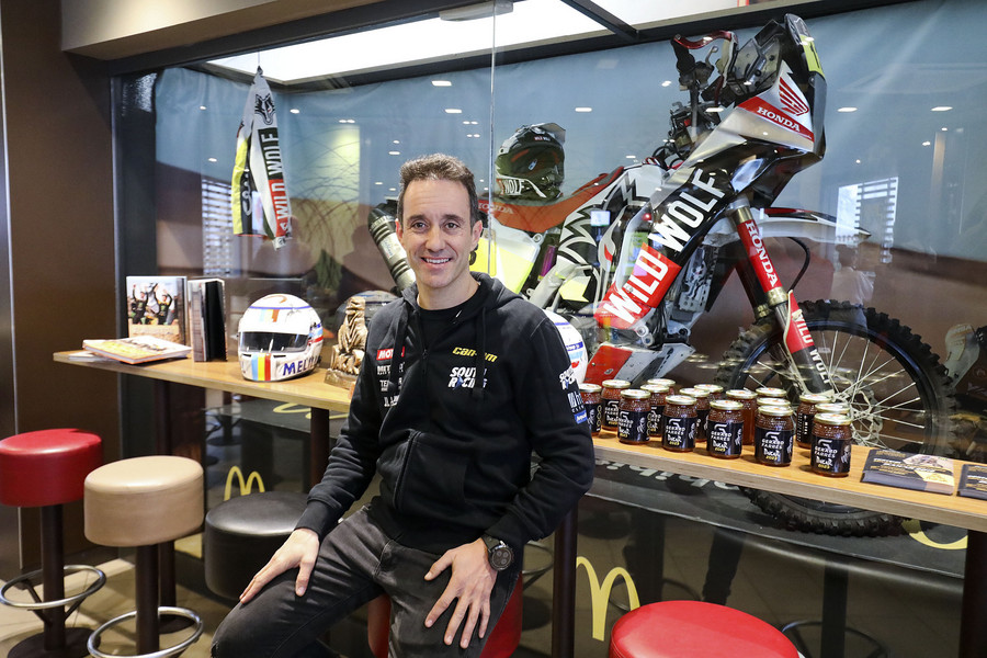 Farrés, dimarts al McDonald's Vic, un dels seus patrocinadors, on va atendre els mitjans de comunicació