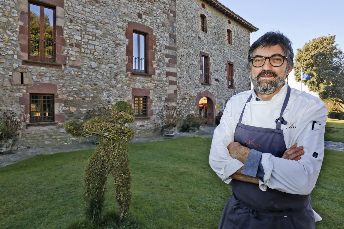 Frances Rovira, a l'exterior del restaurant, situat al club de golf Osona-Montanyà