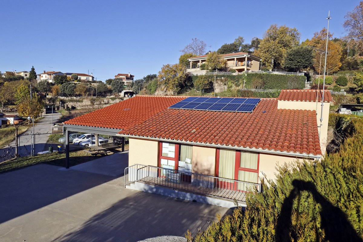 Plaques fotovoltaiques a les escoles d'Alpens