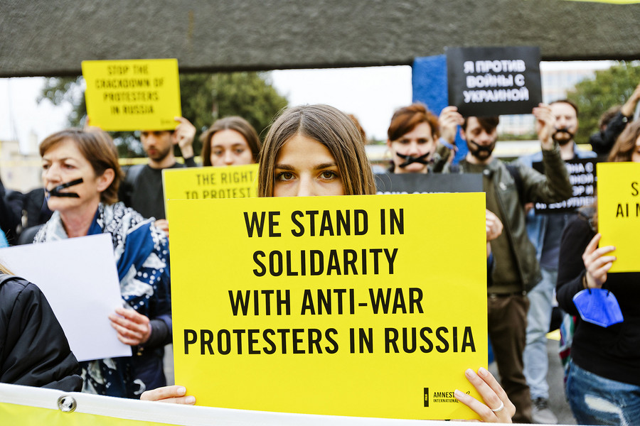 Campanya d'Amnistia Internacional de solidaritat amb les persones que protesten per la guerra de Rússia contra Ucraïna